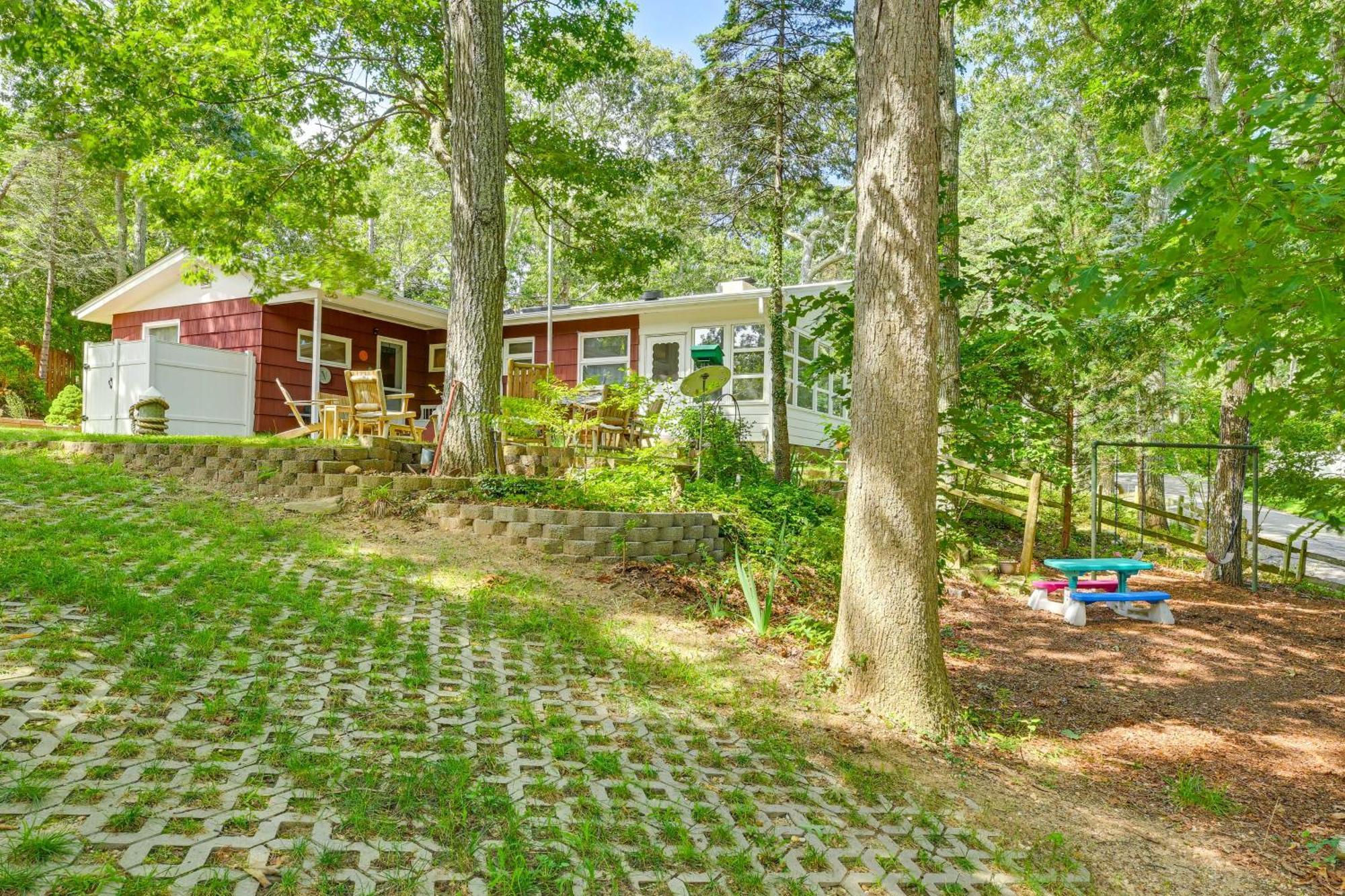 Home In Long Island Wine Country - Walk To Beach! Cutchogue Экстерьер фото