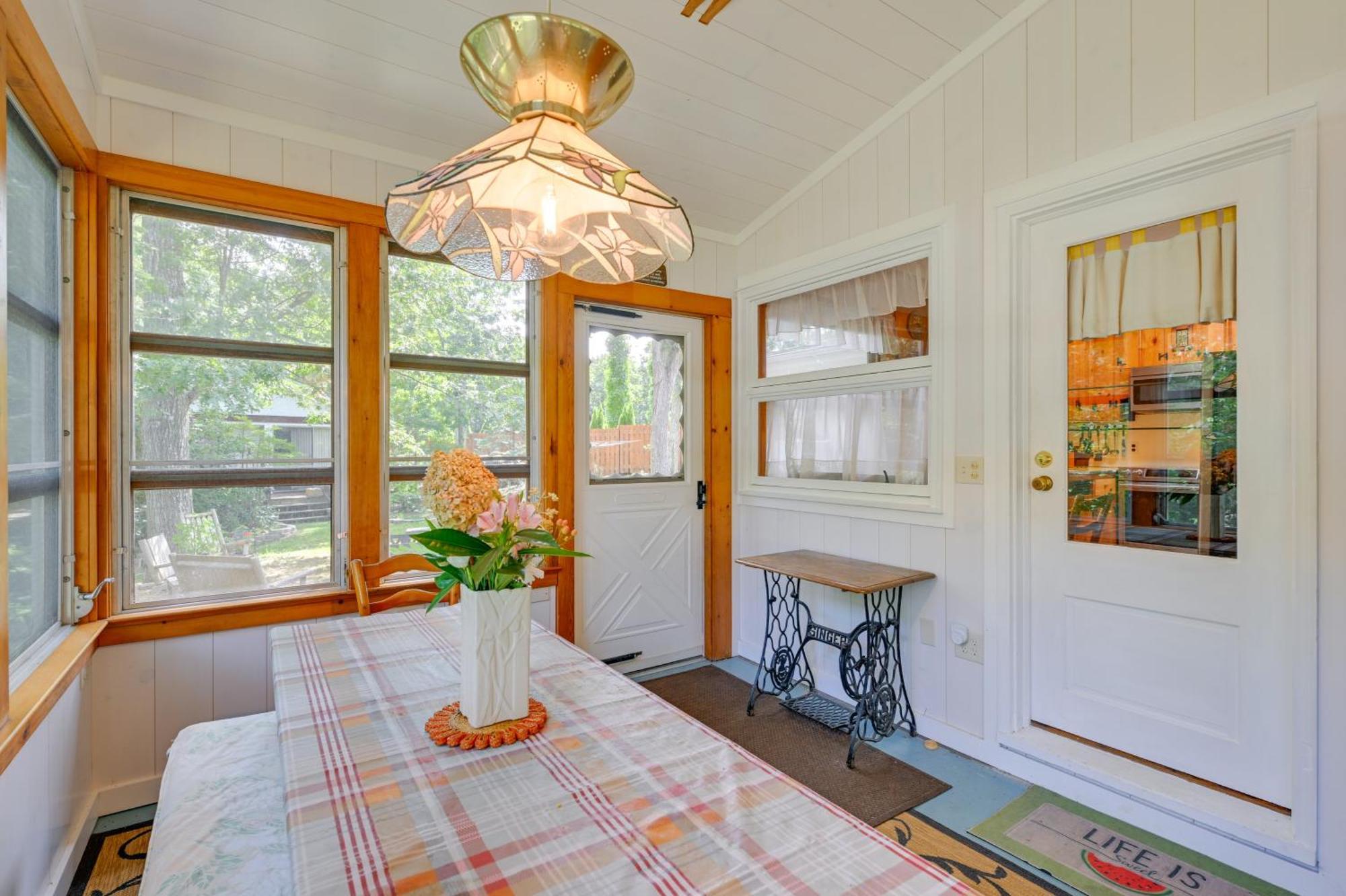 Home In Long Island Wine Country - Walk To Beach! Cutchogue Экстерьер фото